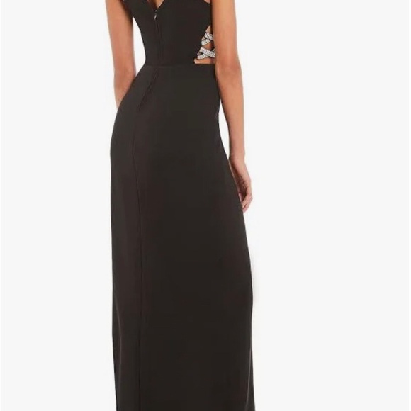 Elegant Black Evening Dress - Picture 3 of 15